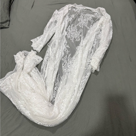 White Lace Robe - Picture 3 of 3